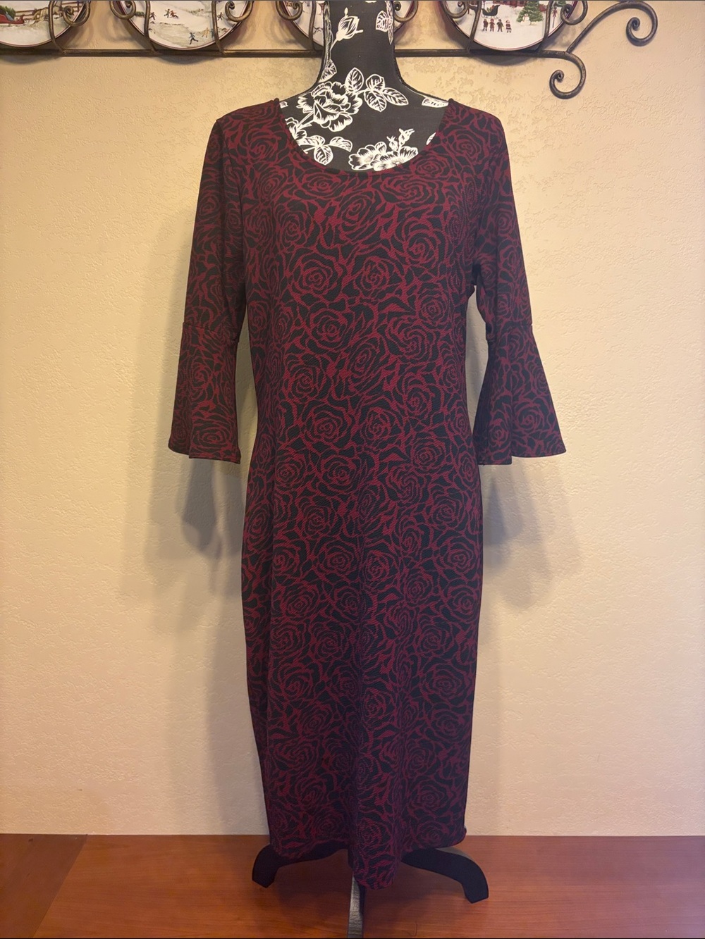 Espresso Burgundy and Black Rose-Print Midi Dress with Scoop Neck